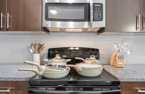 Hyde Park Apartment | Downtown Penthouse | Pool | Gym | FREE parking A
