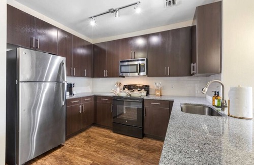 Hyde Park Apartment | Downtown Penthouse | Pool | Gym | FREE parking A