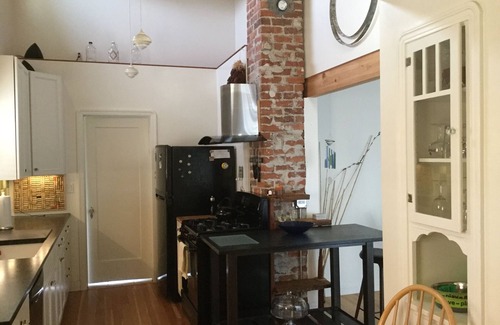 Petaluma House | Downtown Petaluma home, convenient to wine country, coast, San Francisco