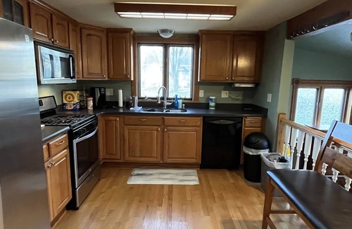 Village of Pewaukee House | Downtown Pewaukee! Close to the beach.