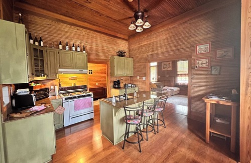 Ponchatoula House | Downtown Ponchatoula Historic Home away from Home