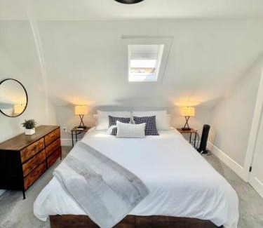 Portsmouth Apartment | Downtown Portsmouth 2 Bedroom 2 King Beds