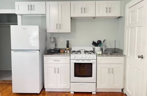 Portsmouth Apartment | * * Downtown Portsmouth| Mins to Beach | Maine* *