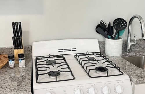 Portsmouth Apartment | * * Downtown Portsmouth| Mins to Beach | Maine* *