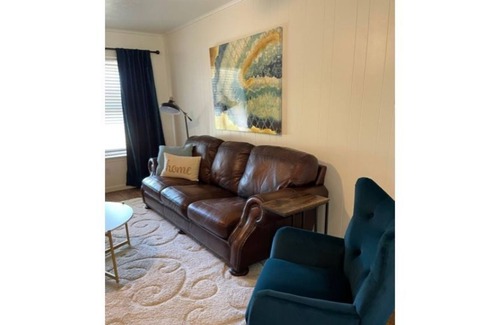 Prosper House | Downtown Prosper Ranch Style Home- Corporate/30 Day Rentals