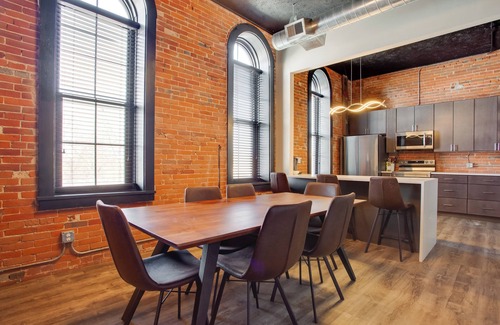 Quincy Condo | Downtown Quincy Condo w/Washington Park Views!