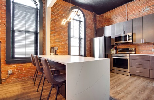 Quincy Condo | Downtown Quincy Condo w/Washington Park Views!