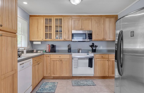 Southwest Raleigh House | Downtown Raleigh - Pack and Play - Stylish Stay