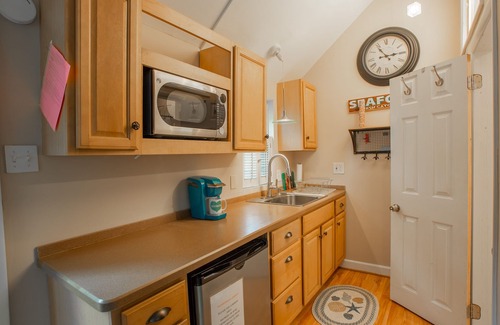 The Pines Cottage | Downtown Rehoboth Beach Efficiency Quick Walk to Beach & Downtown