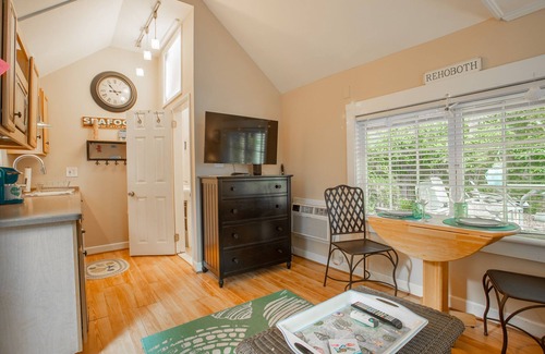 The Pines Cottage | Downtown Rehoboth Beach Efficiency Quick Walk to Beach & Downtown