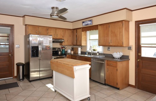 Country Club Estates House | Downtown Rehoboth Beach Pet Friendly 3BR Home w/Outdoor Shower