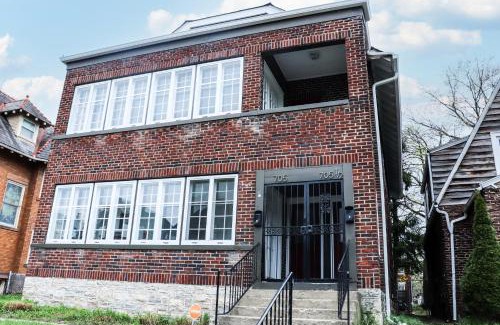 Livingston Park Apartment | Downtown Retreat - 2BR Oasis