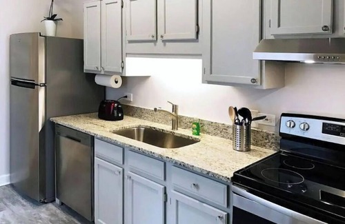 Fairlie-Poplar Historic District House | Downtown Retreat - Location ✔️ Comfort ✔️ Style ✔️