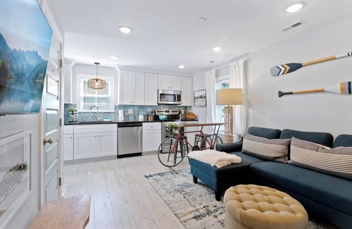 Downtown Apartment | Downtown Retreat private balcony