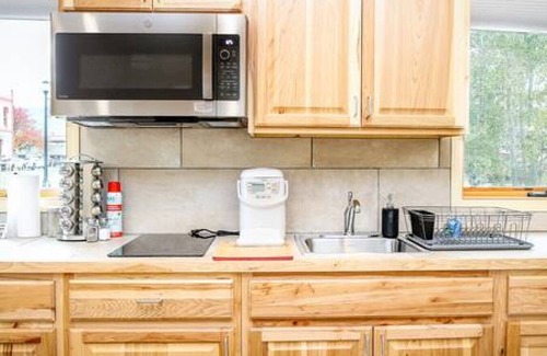 Baker City Apartment | Downtown Retreat, Studio for 2