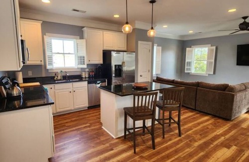 Jacksonville House | Downtown retreat + Theater Room