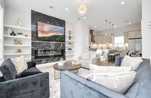 Northside House | Downtown Retreat with Golf, Arcade & Rooftop View with AC, WiFi