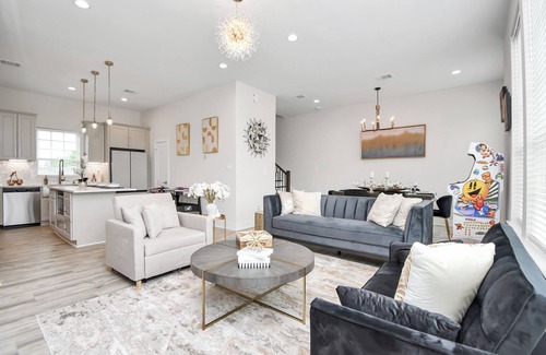 Northside House | Downtown Retreat with Golf, Arcade & Rooftop View with AC, WiFi