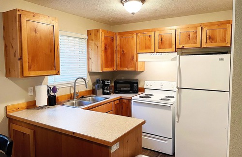 Riggins Condo | Downtown Riggins Condo just steps to the Seven Devils Saloon!