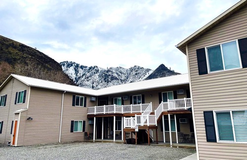 Riggins Condo | Downtown Riggins Condo just steps to the Seven Devils Saloon!