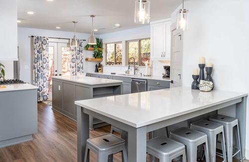 Old Bend House | DOWNTOWN RIVERFRONT HOME WITH RIVER ACCESS, BEST LOCATION, 2 PRIMARY BDRMS
