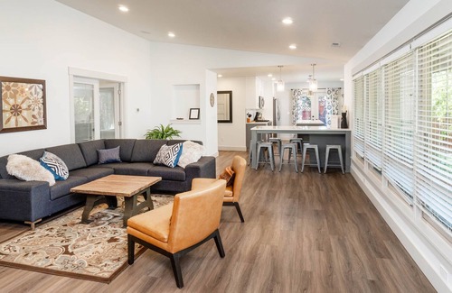 Old Bend House | DOWNTOWN RIVERFRONT HOME WITH RIVER ACCESS, BEST LOCATION, 2 PRIMARY BDRMS