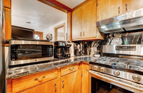 Estes Park Cottage | Downtown Riverside Cabin - Enjoy staying on the river in downtown Estes Park
