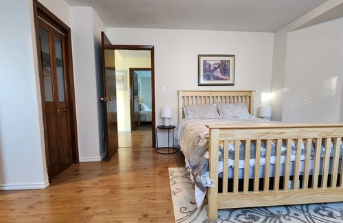 Whitehorse House | Downtown Riverside House