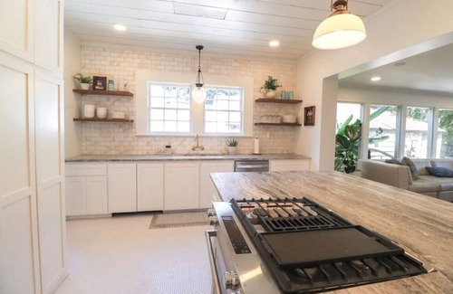 Natchitoches House | Downtown Riverside Oasis: Deck, Hot Tub & More!