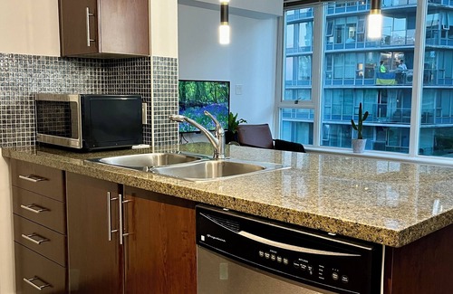 Crosstown Apartment | Downtown Rogers Arena View: Free Parking and Pool with Sauna