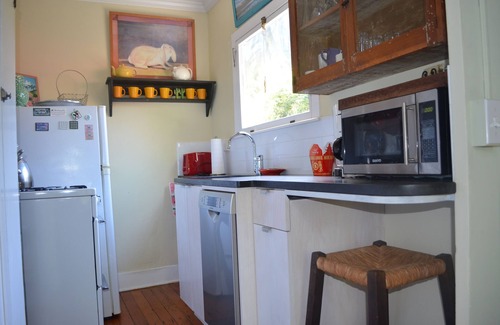 Oak Park Cottage | Downtown 'Rose Mary Cottage'