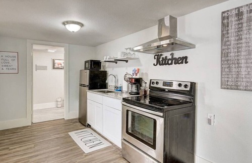 Round Rock Apartment | Downtown Round Rock Getaway Perfect for Couples