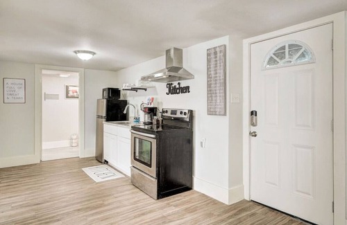 Round Rock Apartment | Downtown Round Rock Getaway Perfect for Couples