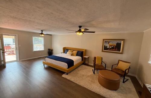 Russellville House | Downtown Russellville Home with Hot Tub