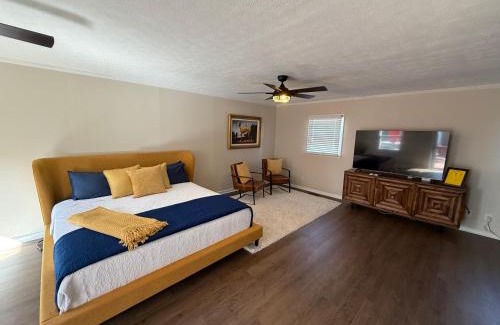 Russellville House | Downtown Russellville Home with Hot Tub