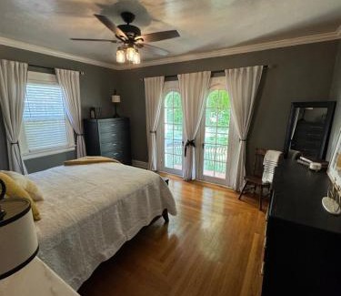 Russellville House | Downtown Russellville Home with Hot Tub