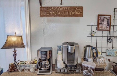 Glenwood Springs House | Downtown Rustic Luxury Garden Suite