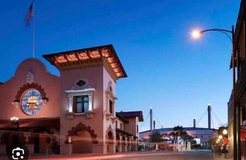 Denver Heights Apartment | Downtown SA Cozy & Central 2 BR Apt