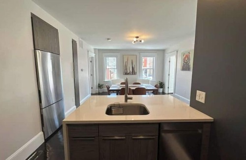Salem Condo | Downtown Salem Chic - 3 Bedroom w/Parking