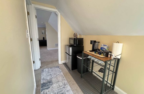 Salem Apartment | Downtown Salem Retreat 2BD 3rd Floor