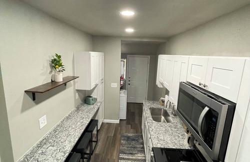 Highland Park Apartment | Downtown San Antonio/Highland Park, Cozy 1-bedroom, WiFi, AC, washer/dryer, 201