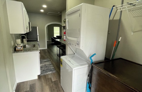 Highland Park Apartment | Downtown San Antonio/Highland Park, Cozy 1-bedroom, WiFi, AC, washer/dryer, 201