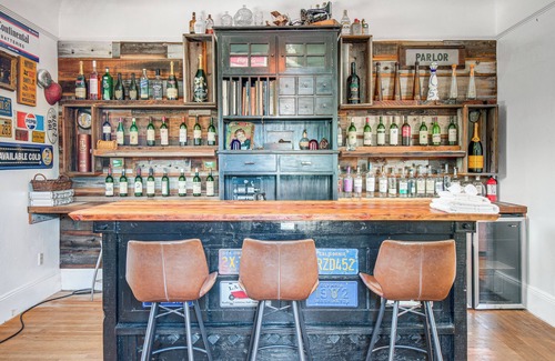 Downtown San Jose Cottage | Downtown San Jose Apt w/Deck: 1 Mi to SAP Center!