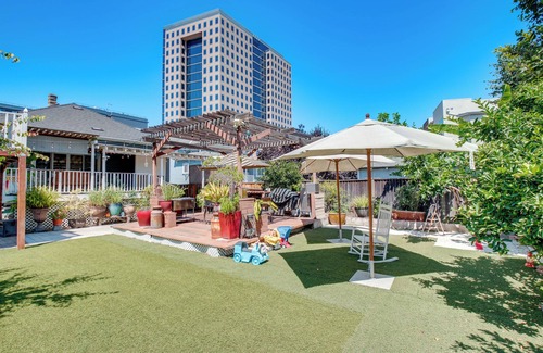 Downtown San Jose Cottage | Downtown San Jose Apt w/Deck: 1 Mi to SAP Center!