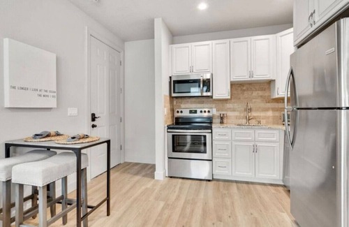Gillespie Park Apartment | Downtown Sarasota | 1 Bd 1 Ba | Beach | + Pets