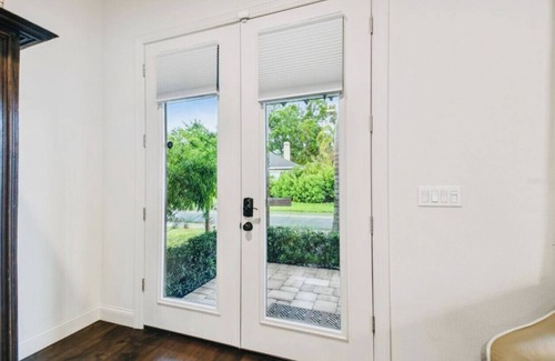 Gillespie Park House | Downtown Sarasota Compound |Pet Friendly | Extended Stays |Large Groups | Beach