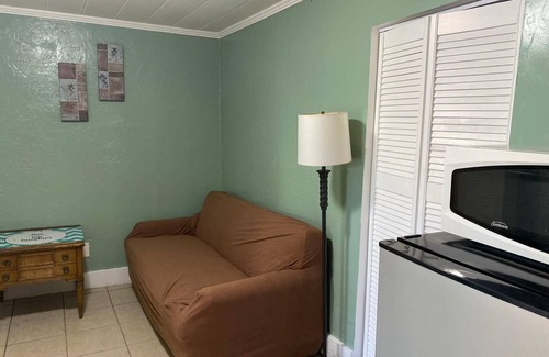 Park East Apartment | Downtown Sarasota Florida Vacation Rental Pet-Friendly Apt with Yard, Playground
