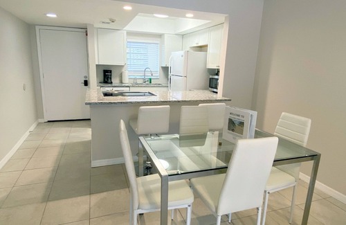 Laurel Park Apartment | DOWNTOWN SARASOTA - Historic Laurel Park - PETS ALLOWED