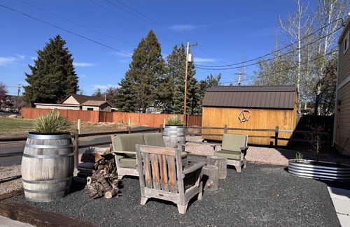 Sisters Hotel | Downtown Sisters Boutique Hotel - Sisters OR Sleeps 2/1.5 bath unit 2