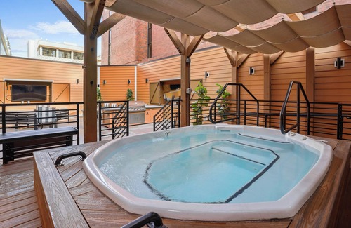 Rio Grande Apartment | Downtown SLC 1-bedroom Luxury Suite with free parking, fitness room and WiFi